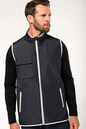 4-lagiger Bodywarmer mit Wärmeisolierung.