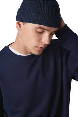 Mütze im Marine-Stil