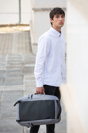 Diebstahlschutz-Rucksack aus Polyester.