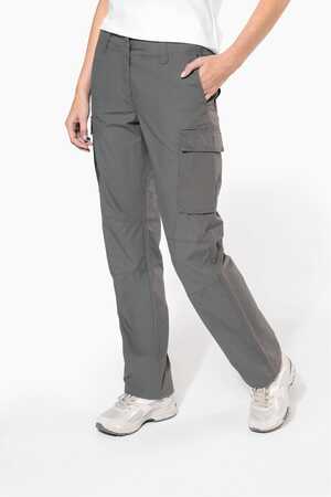 Leichte Damenhose mit mehreren Taschen